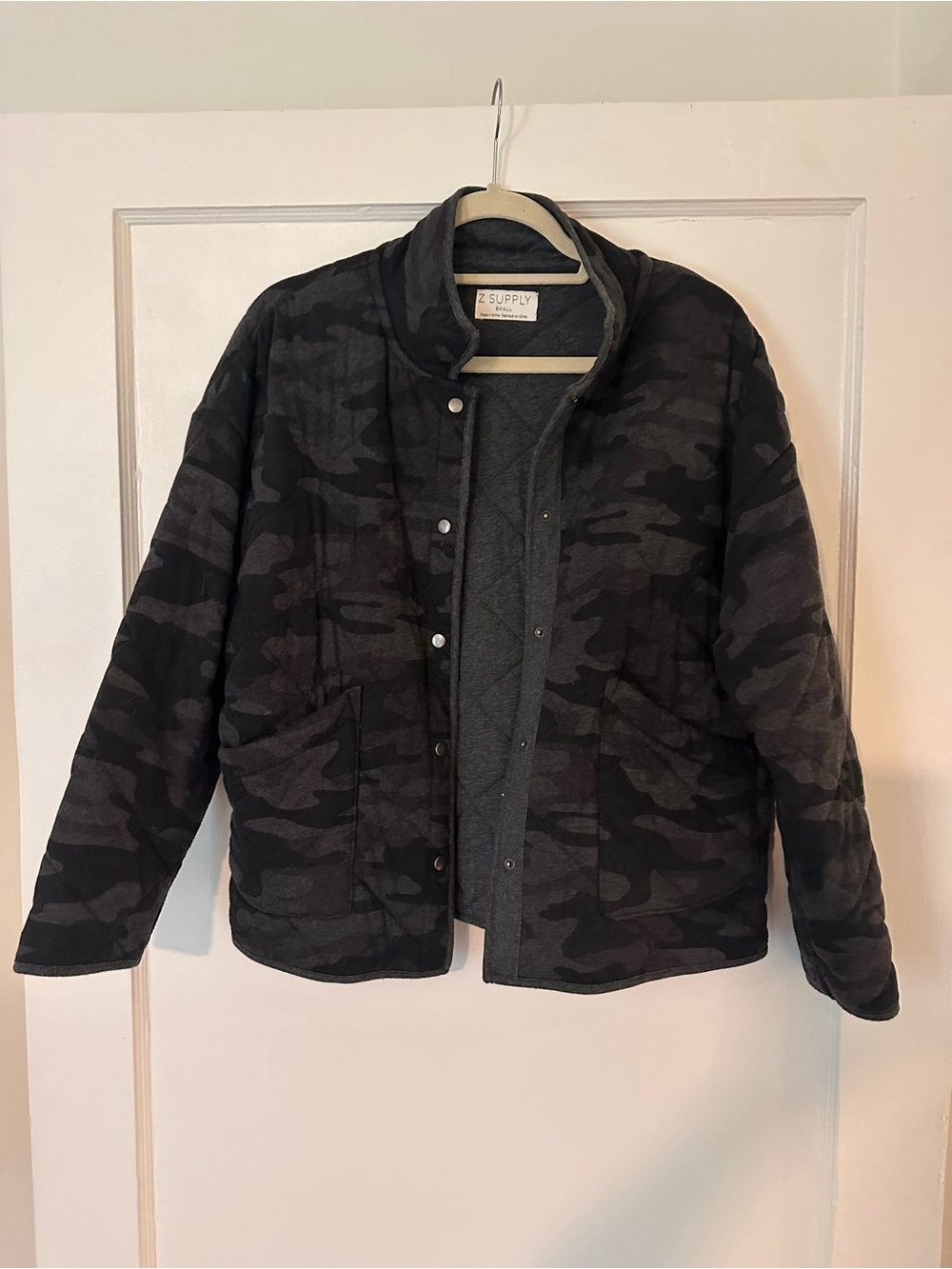 Z Supply Women’s Black Camo Quilted Jacket